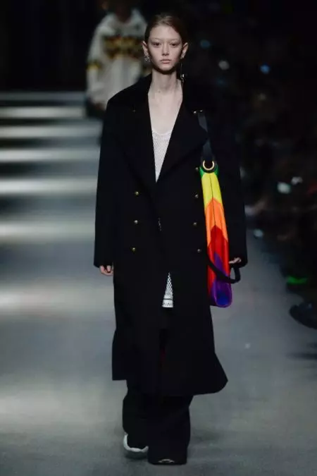 Burberry Embraces Rainbow Hues សម្រាប់និទាឃរដូវឆ្នាំ 2018