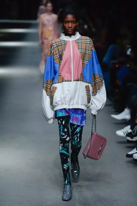 Burberry Akukumbatira Rainbow Hues kwa Spring 2018