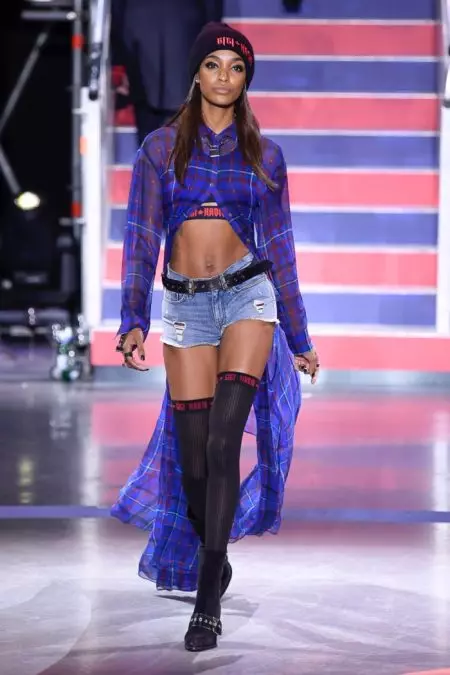 Fall 2017 စုစည်းမှုနှင့်အတူ Tommy Hilfiger Channels Grunge Vibes