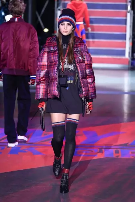 Fall 2017 စုစည်းမှုနှင့်အတူ Tommy Hilfiger Channels Grunge Vibes