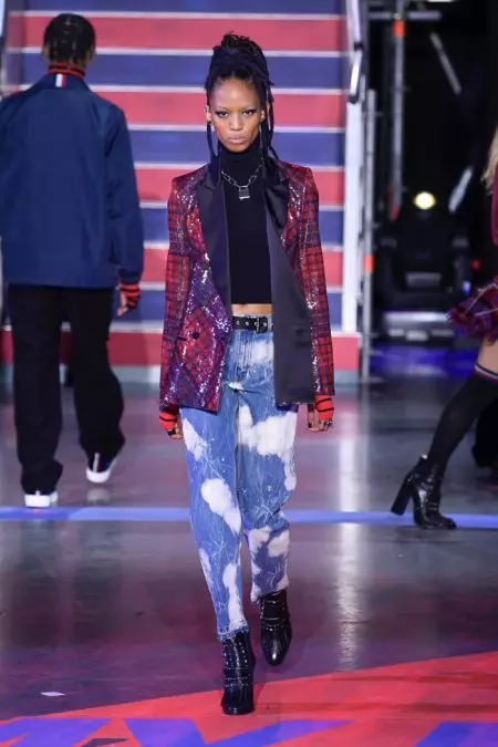 Fall 2017 စုစည်းမှုနှင့်အတူ Tommy Hilfiger Channels Grunge Vibes