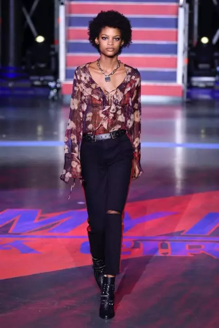 Tommy Hilfiger channels Grunge Vibes with Fall 2017 مجموعہ