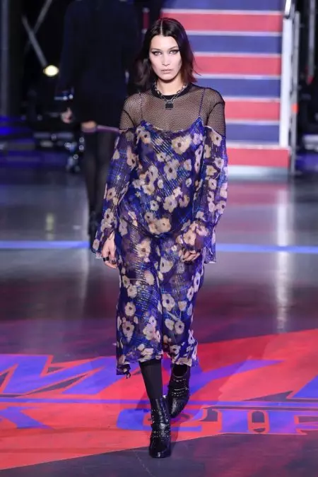 Tommy Hilfiger Channels Grunge Vibes với Bộ sưu tập mùa thu 2017