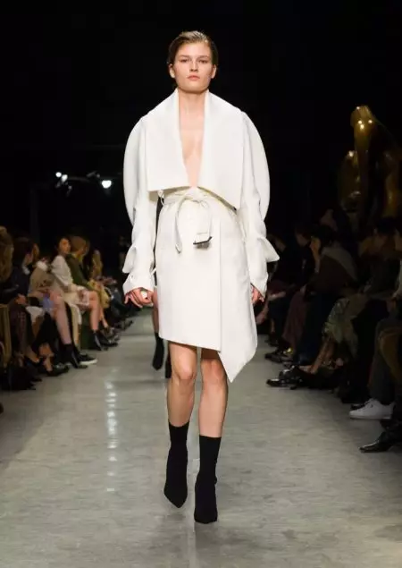 Burberry Inaboreshwa kwa ajili ya Spring 2017