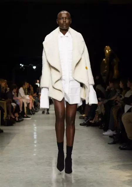 Burberry Inaboreshwa kwa ajili ya Spring 2017