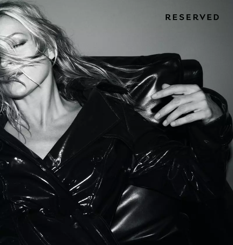 Reservéiert klappt Kate Moss fir seng Hierscht-Wanter 2017 Kampagne