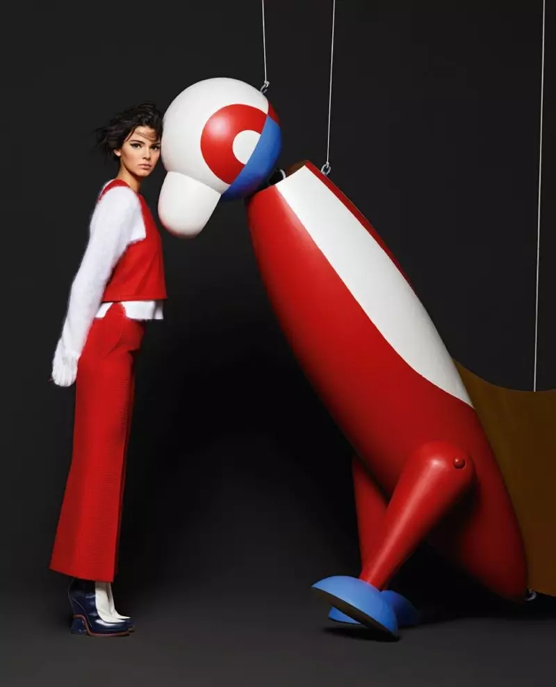 Kendall Jenner + Lily Donaldson poseren met poppen in Fendi's herfst 2015-advertenties