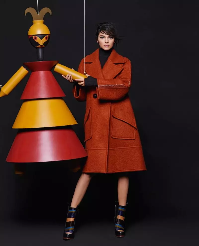 Kendall Jenner + Lily Donaldson Pose na Puppets na Fendi's Fall 2015 Mgbasa ozi