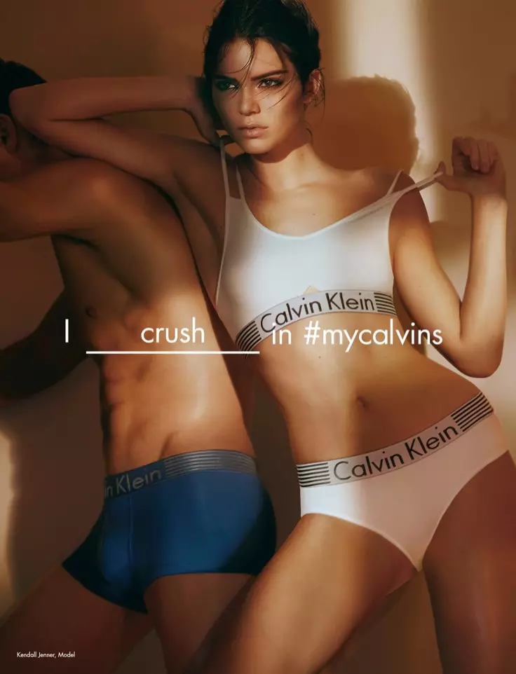 Kendall Jenner ngarepake kampanye Calvin Klein Iron Strength