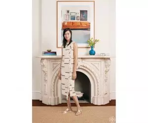 Tory Burch Merangkul Belang & Bunga untuk Musim Panas