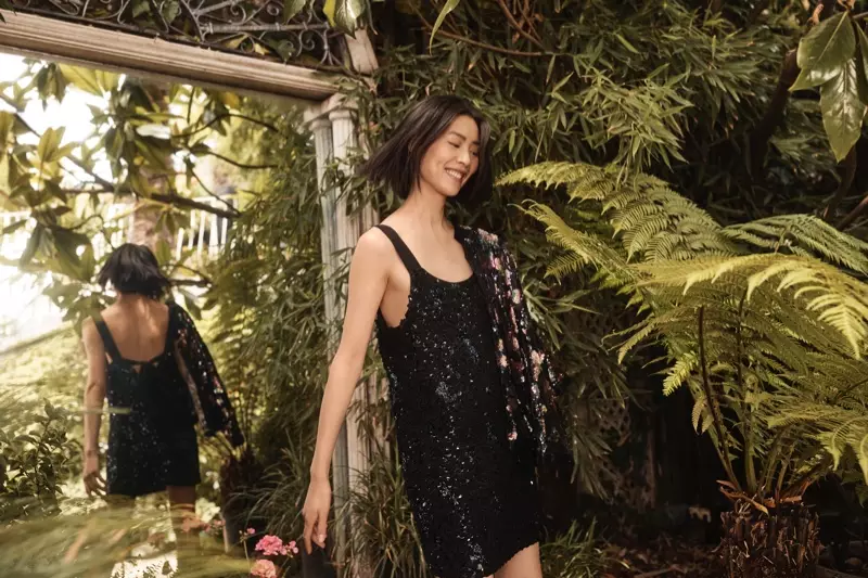 Liu Wen na-eyi uwe sequin maka mkpọsa H&M Conscious Exclusive ọdịda-oyi 2018