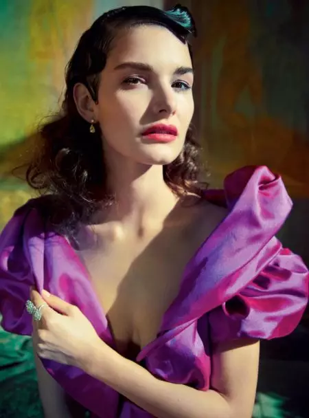 Ophelie, Sui y Tami son visiones etéreas para Harper's Bazaar UK