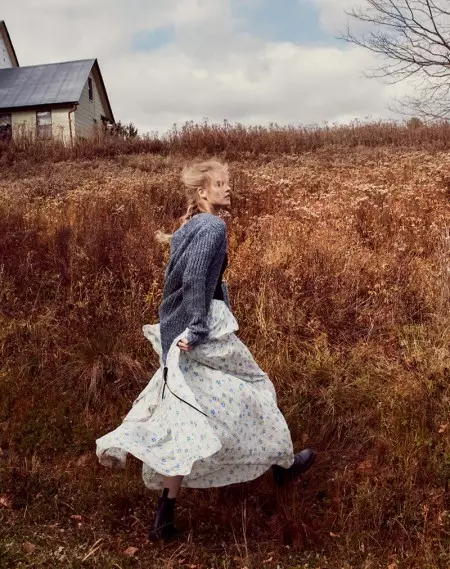 Suvi Koponen Modelsdị uwe ịhụnanya na uwe mwụda na Vogue Russia