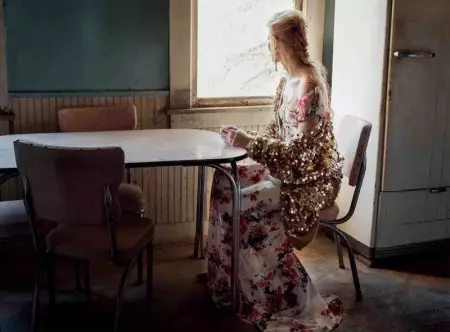 Suvi Koponen Người mẫu Trang phục và Áo choàng lãng mạn trên tạp chí Vogue Nga