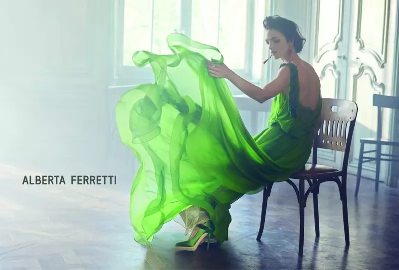 Маријакарла Босконо позира за кампањата на Алберта Ферети пролет/лето 2014 година