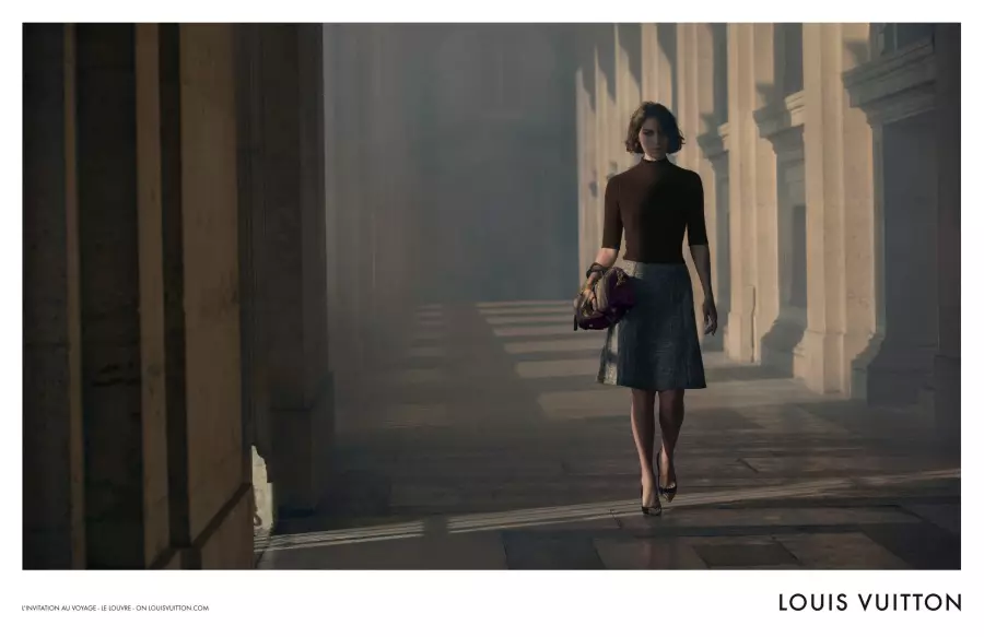 Arizona Muse Mengambil Penerbangan untuk Louis Vuitton's