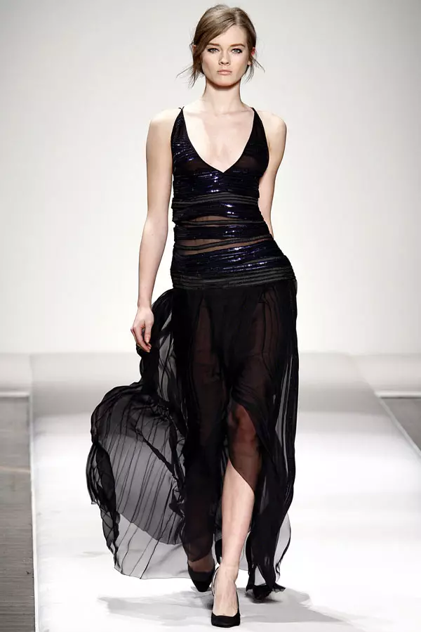 Gianfranco Ferré Fall 2011 | Izu Ejiji Milan