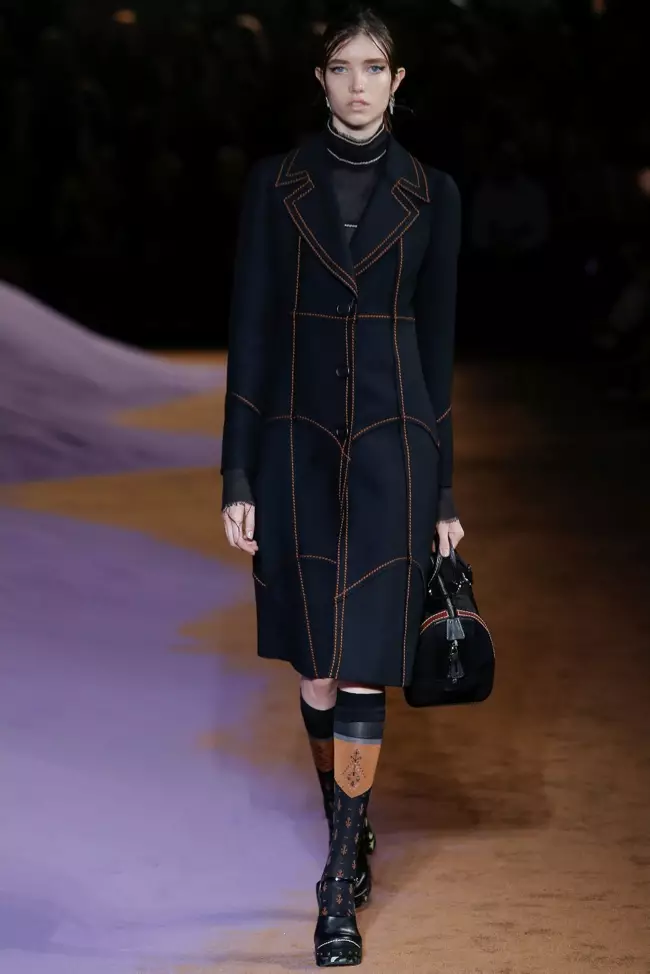 prada-2015-caij nplooj ntoos hlav-lub caij ntuj sov-runway007