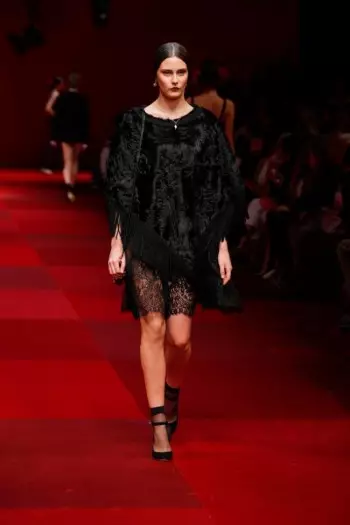 Dolce & Gabbana Tumingin sa Spain para sa Spring 2015