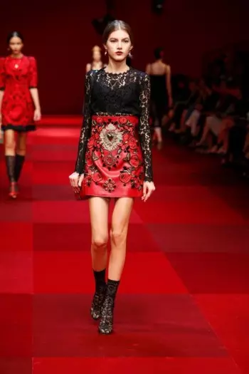 Dolce & Gabbana na-ele anya na Spain maka oge opupu ihe ubi 2015