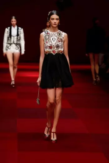 Dolce & Gabbana барои баҳори соли 2015 ба Испания менигаранд