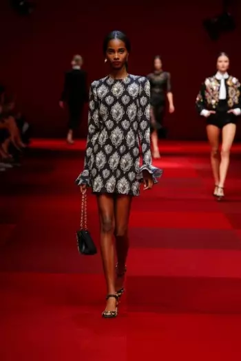 Dolce & Gabbana Wanaangalia Uhispania kwa Majira ya Msimu wa 2015