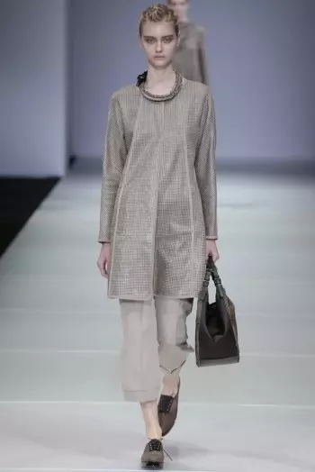 Giorgio Armani 2015 yil bahori uchun dengiz sirenalari