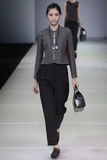 Giorgio Armani 2015 yil bahori uchun dengiz sirenalari