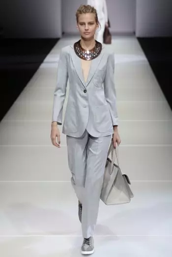 Giorgio Armani 2015 yil bahori uchun dengiz sirenalari