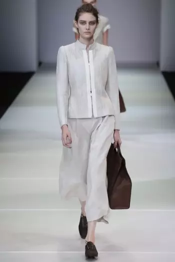 Giorgio Armani 2015 yil bahori uchun dengiz sirenalari