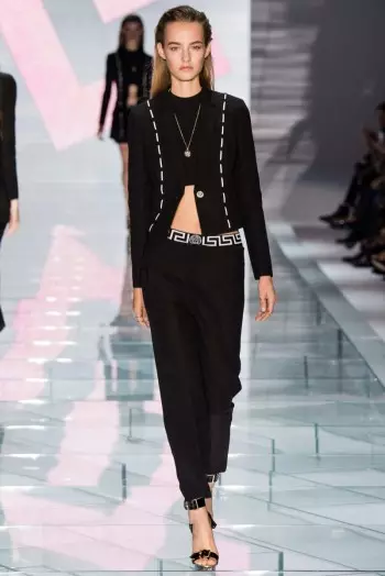 Versace көктемі 2015: Спорттық сұлулық