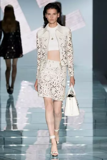 Versace көктемі 2015: Спорттық сұлулық