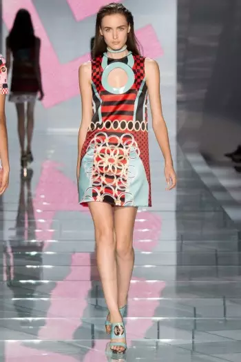 Versace көктемі 2015: Спорттық сұлулық