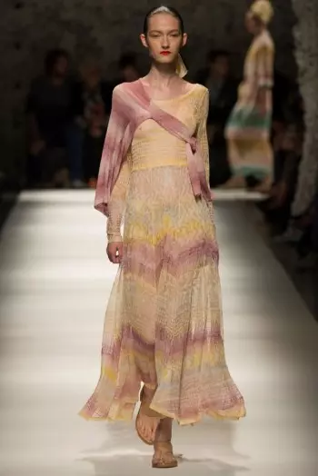 Missoni Spring 2015: المشي على الهواء