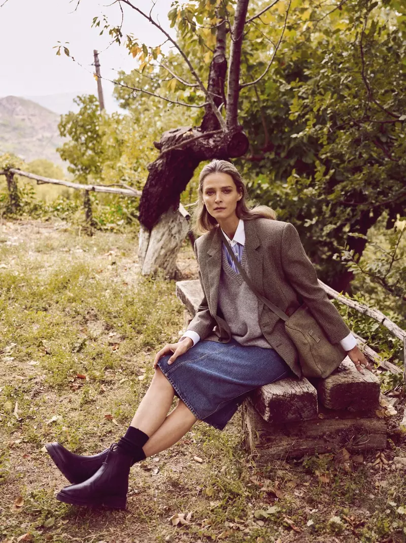 Carmen Kass Models Autumn Styles for Vogue Hy Lạp