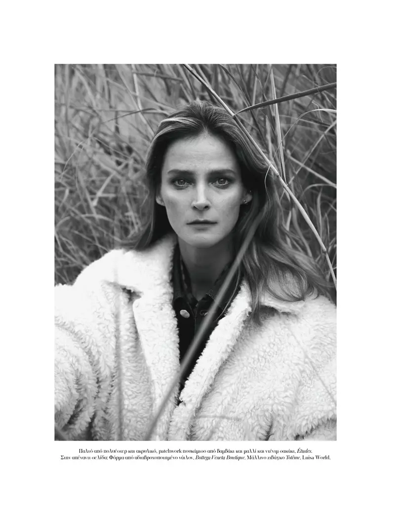 Carmen Kass modella gli stili autunnali per Vogue Grecia