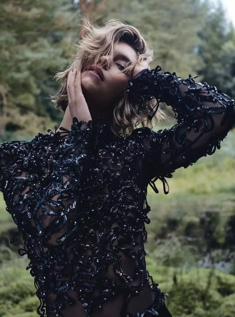 Arizona Muse pozira u najljepšim haljinama sezone za Harper's Bazaar UK