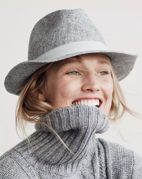 J. Crew Cambridge Cable Turtleneck Sweater a cikin Heather Pewter da Short-Brimmed Hat