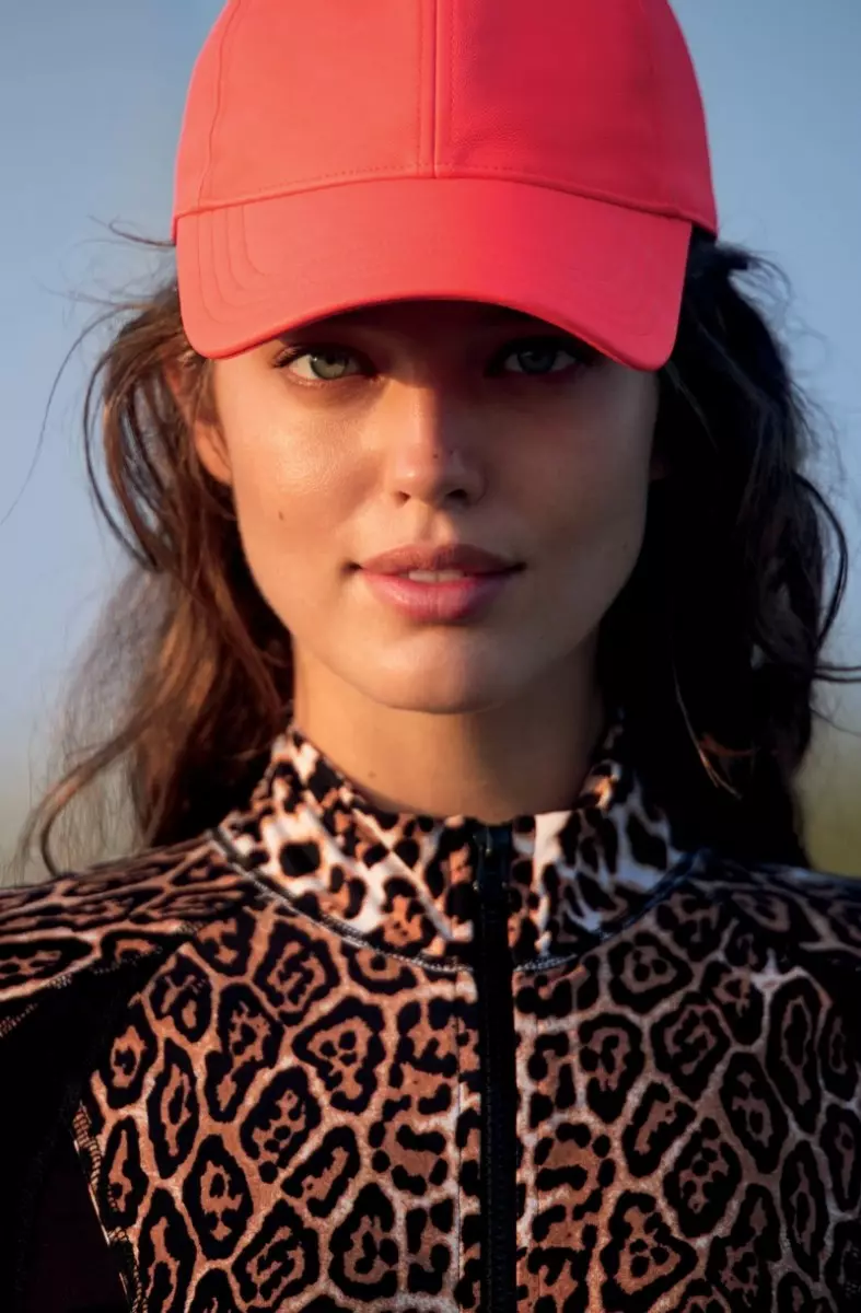 Emily DiDonato + Hana Jirickova poserar för Juicy Couture Sport