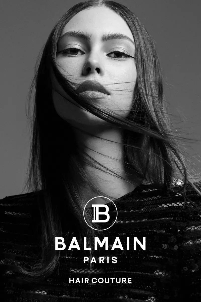 Tauraruwar Lorena Maraschi a cikin Balmain Hair Couture kamfen-hunturu 2020.