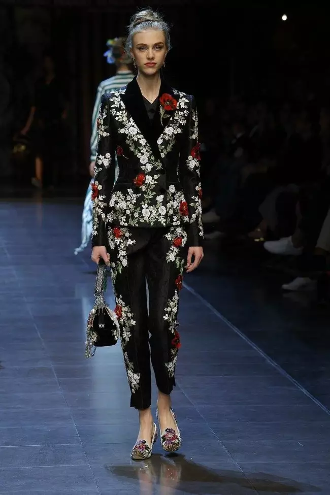 Usa ka pagtan-aw gikan sa koleksyon sa spring-summer 2016 sa Dolce & Gabbana