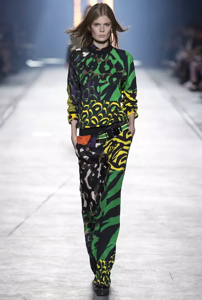 Ein Look aus der Frühjahr-Sommer-Kollektion 2016 von Versace