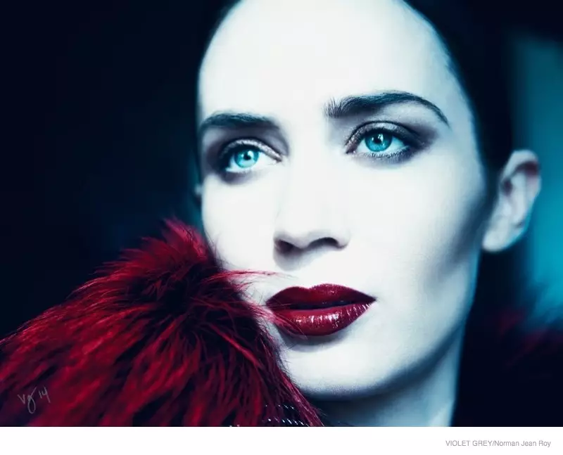 emily-blunt-violet-grijs-2014-photos02