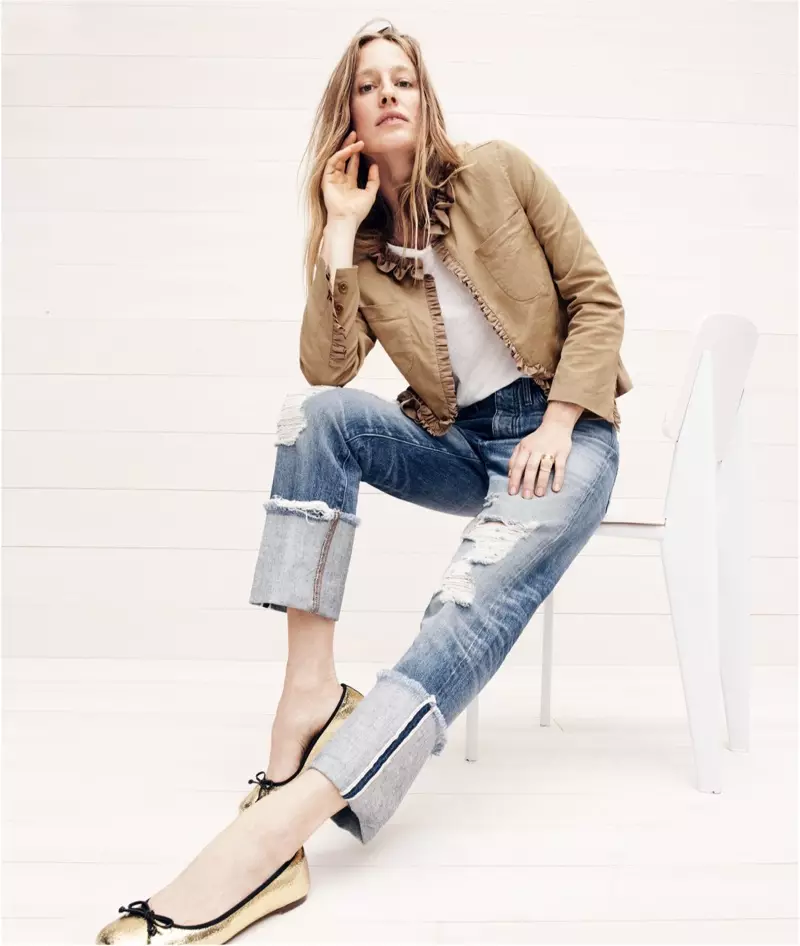 J. Crew Ruffle Chino Jacket, New Vintage Cotton T-shirt, Point Sur Distressed Selvedge Jean nwere Long Cuff na Lily Ballet Flats na Crackled Akpụkpọ anụ