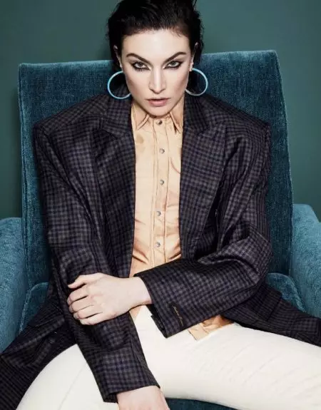 Jacquelyn Jablonski Modelas Aŭdacajn Aspektojn por Vogue Taiwan