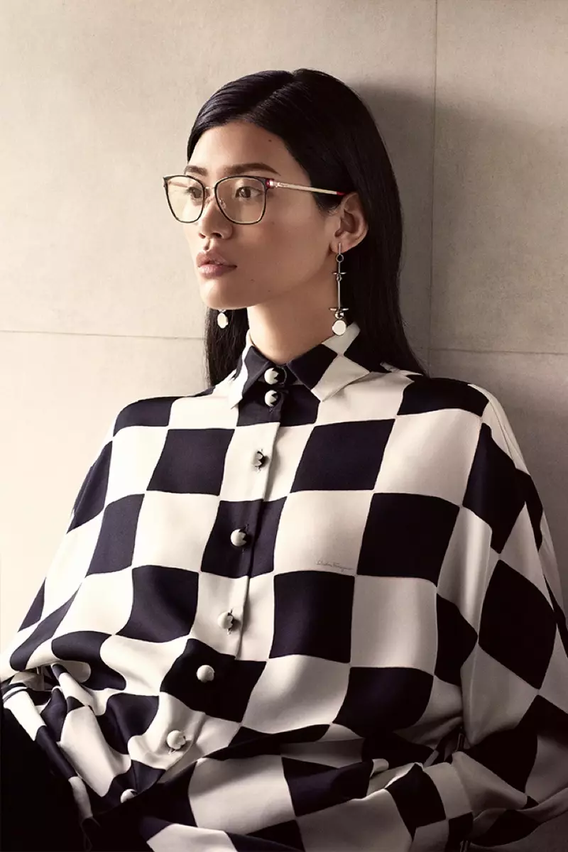 Ming Xi dadi bintang ing kampanye musim gugur-musim dingin 2016 Salvatore Ferragamo