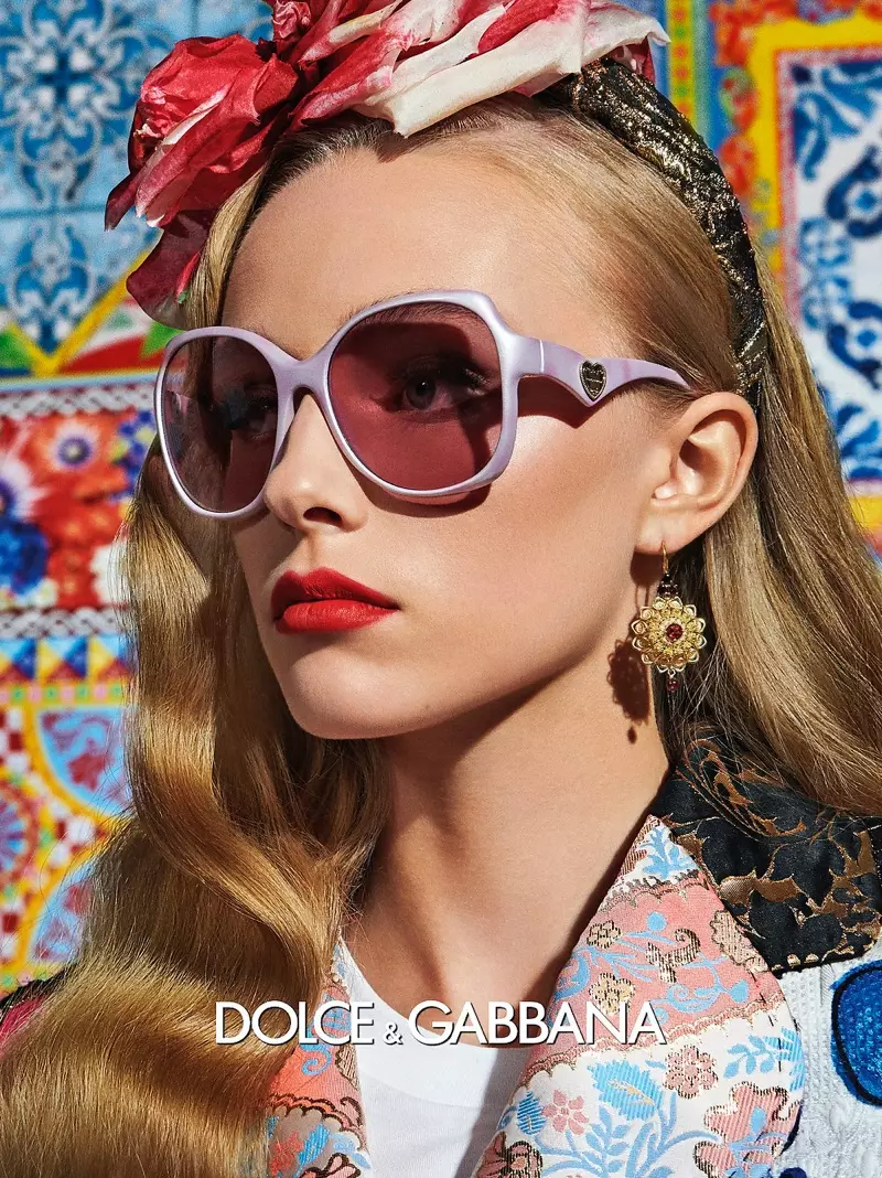 Ang mga istilo nga mga frame makita sa Dolce & Gabbana Eyewear spring-summer 2021 nga kampanya.