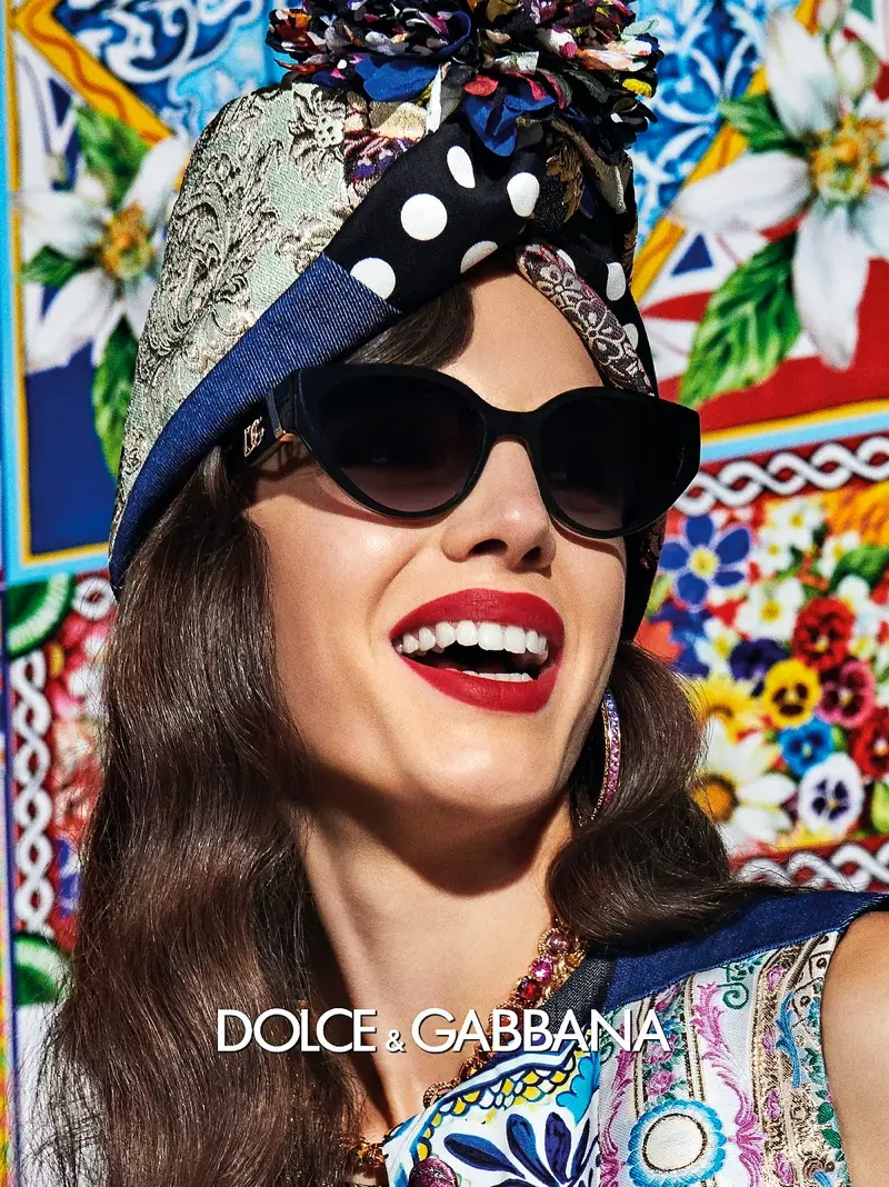 Dolce & Gabbana Eyewear 2021 جي بهار-موسم گرما جي مهم جو اعلان ڪيو.