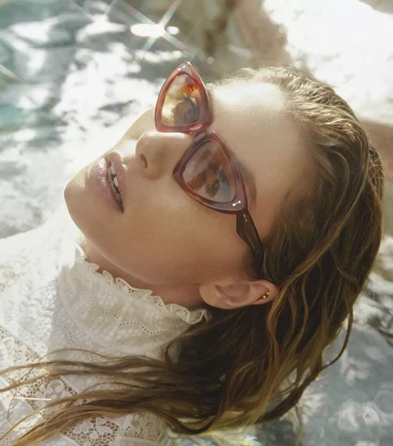 Jessica Hart estrela campanha da Zimmermann Eyewear