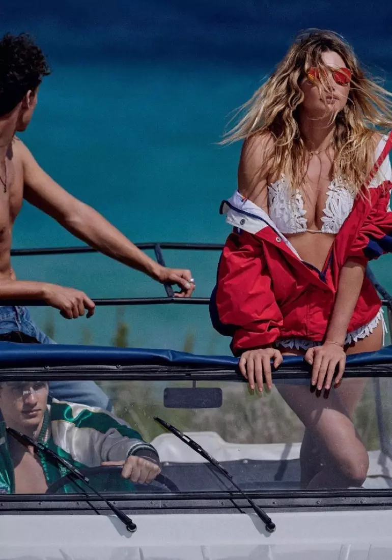 Jessica Hart Smolders maka oge igwu mmiri na Marie Claire Italy